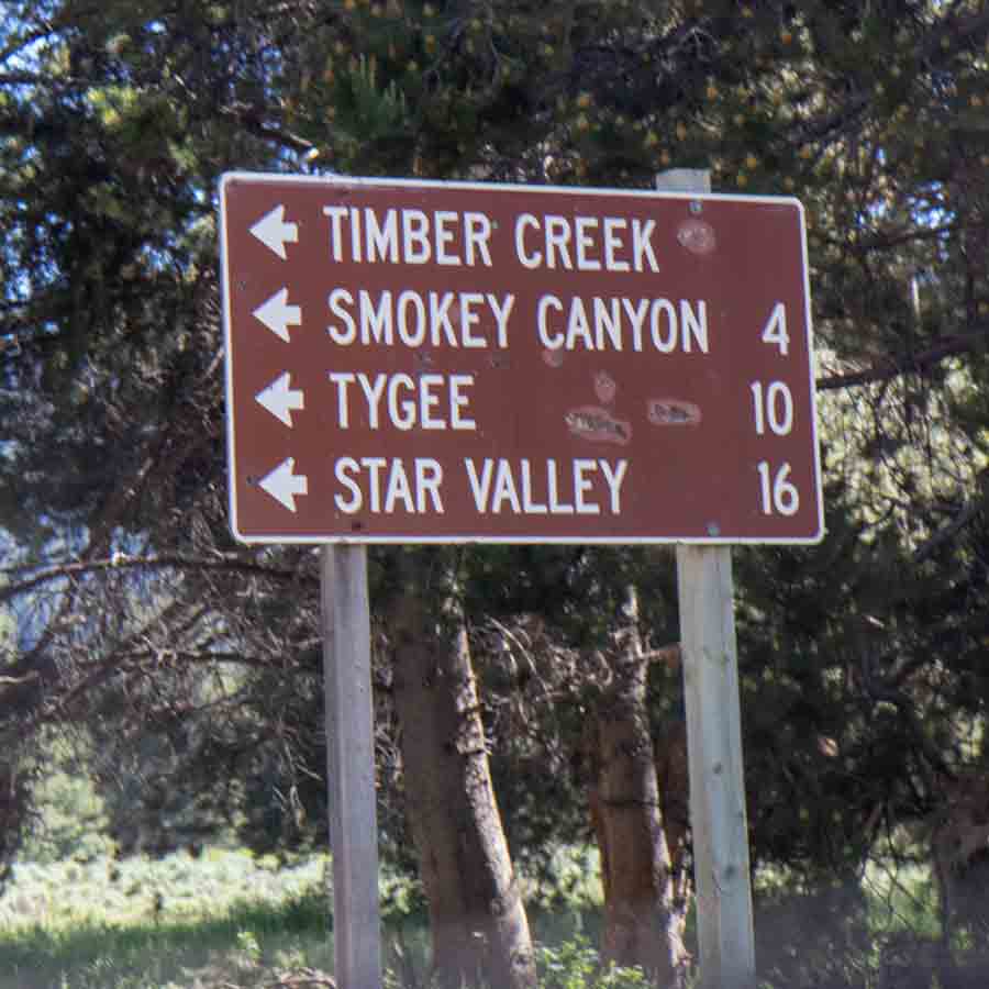 Road-Sign-East-of-Diamond-Creek-(web)